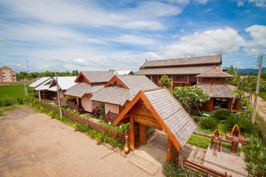 Huan Aumpron Resort Phrae Εξωτερικό φωτογραφία