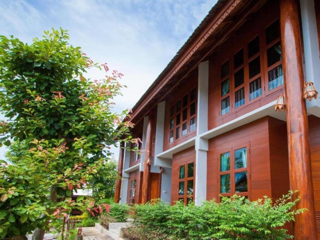 Huan Aumpron Resort Phrae Εξωτερικό φωτογραφία
