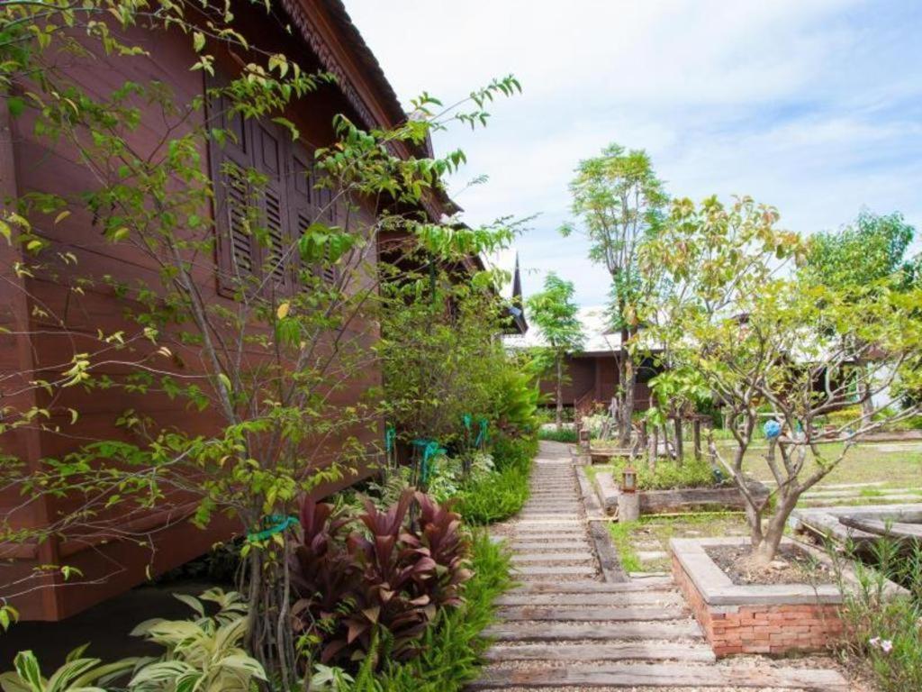 Huan Aumpron Resort Phrae Εξωτερικό φωτογραφία