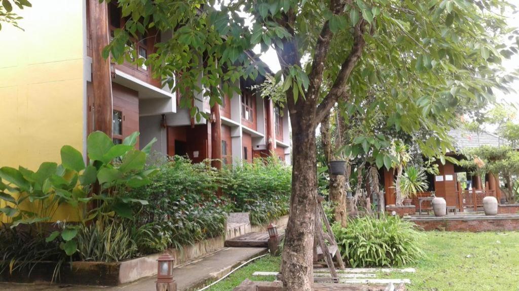 Huan Aumpron Resort Phrae Εξωτερικό φωτογραφία