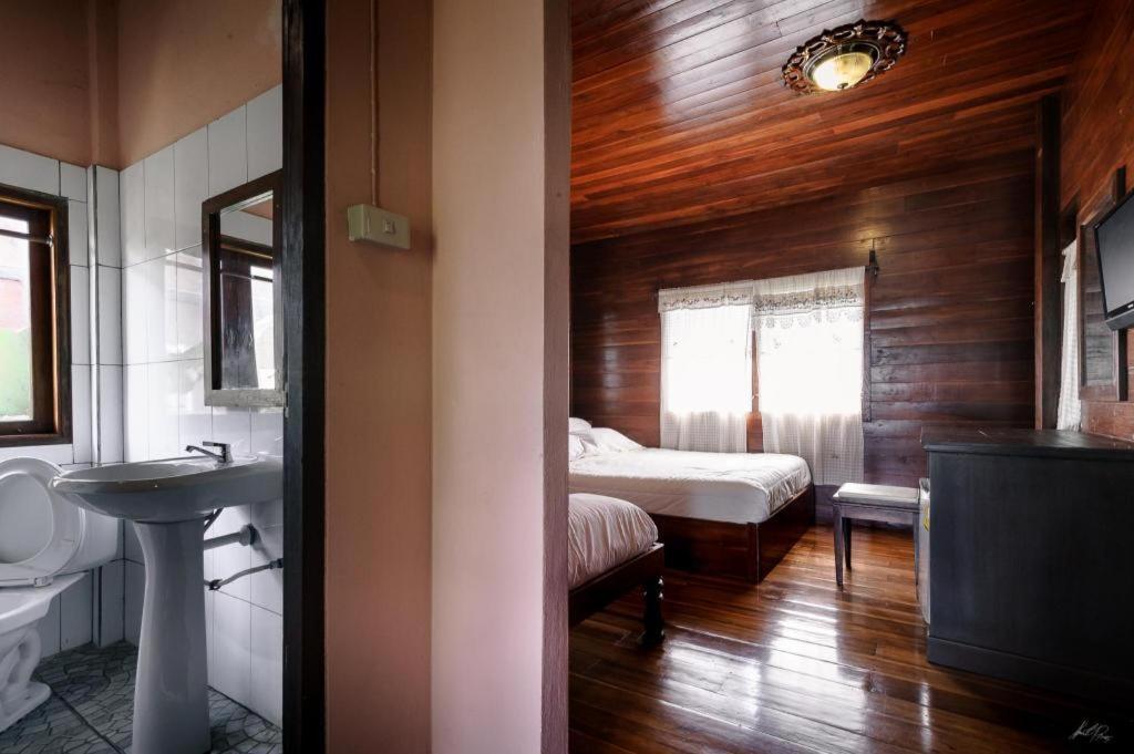 Huan Aumpron Resort Phrae Εξωτερικό φωτογραφία
