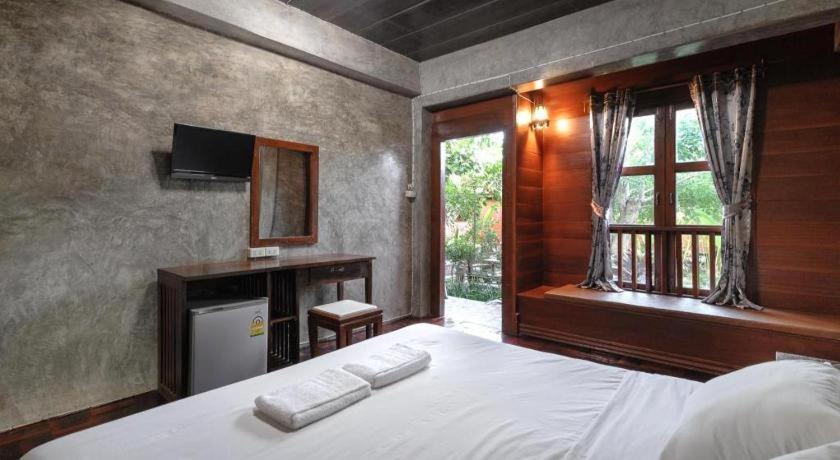 Huan Aumpron Resort Phrae Εξωτερικό φωτογραφία