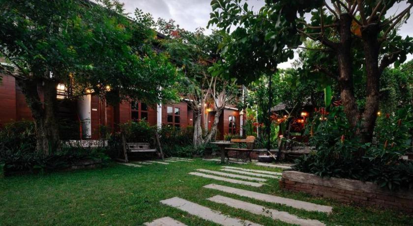 Huan Aumpron Resort Phrae Εξωτερικό φωτογραφία