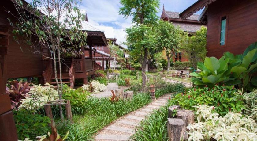 Huan Aumpron Resort Phrae Εξωτερικό φωτογραφία
