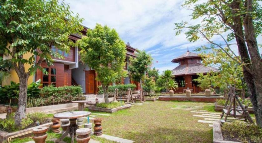 Huan Aumpron Resort Phrae Εξωτερικό φωτογραφία