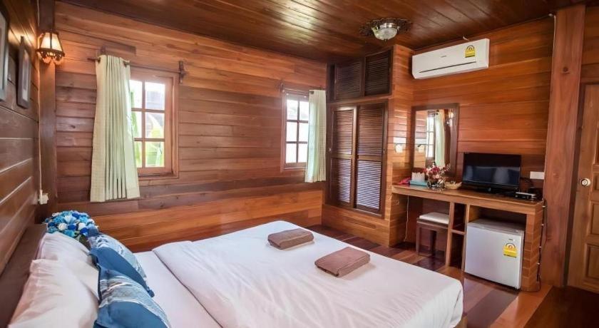 Huan Aumpron Resort Phrae Εξωτερικό φωτογραφία