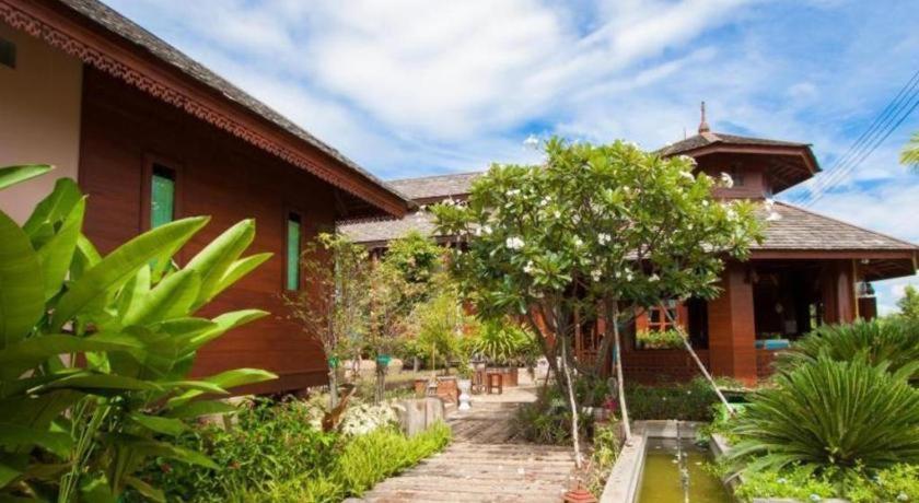 Huan Aumpron Resort Phrae Εξωτερικό φωτογραφία
